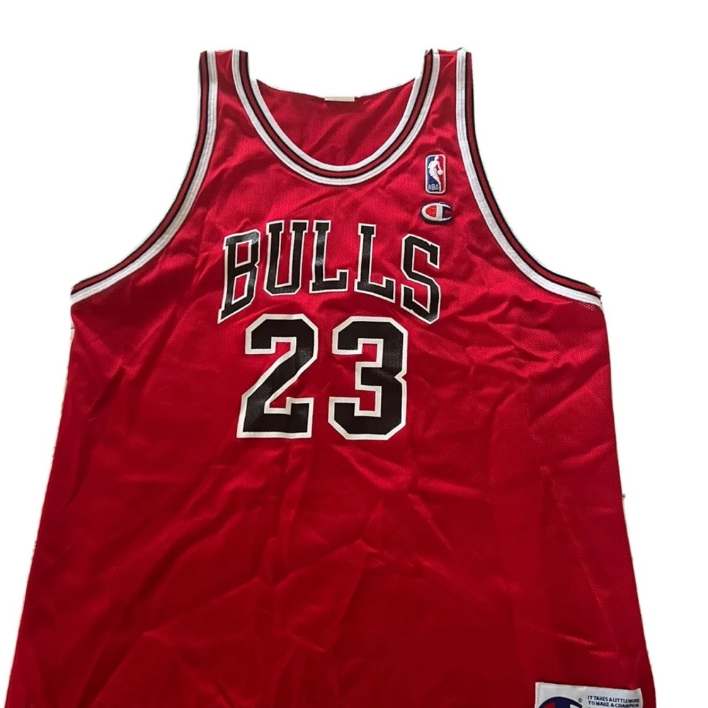 Vintage 1990s Micheal Jordan jersey. Youth size XL 18-20. Excellent condition